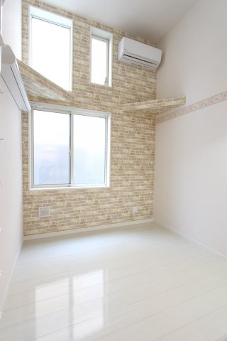 ユナイト新子安サンマルタンの居間・リビング