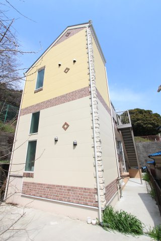 横浜市神奈川区栗田谷のアパート