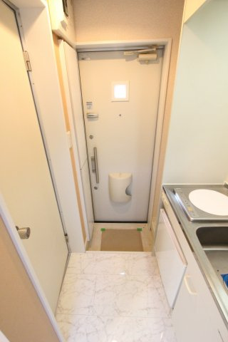 ユナイト山手ラパスの瞳の玄関