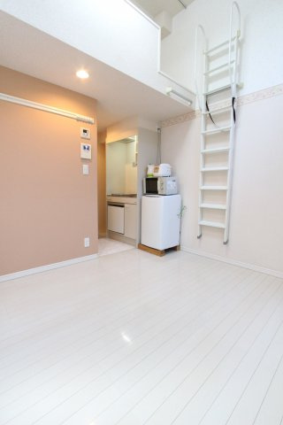 ユナイト山手ラパスの瞳の居間・リビング