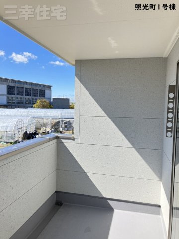 碧南市照光町の設備|サッシには、遮熱・断熱に有効なLow-Eガラスを用いたアルミ樹脂複合サッシを使用しており、空気層にはアルゴンガスを注入しています。冷暖房効率がアップし、光熱費の削減効果があります！