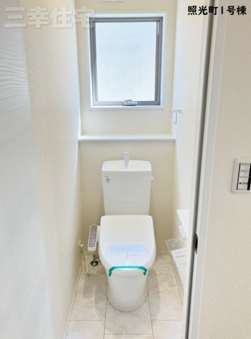 碧南市照光町のトイレ|2階のシャワートイレ。寝ていても近くにあるから安心です