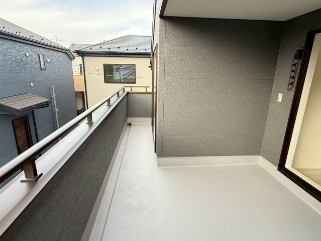 川越市寺尾第4期　新築一戸建て　3号棟のバルコニー|お洗濯にも便利なバルコニー付き