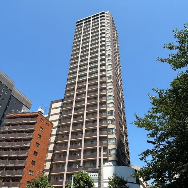 パークキューブ愛宕山タワーの外観