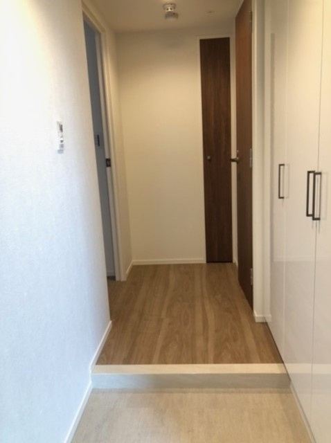 パークアクシス菊川ステーションイーストの玄関|※写真は同タイプ住戸です。