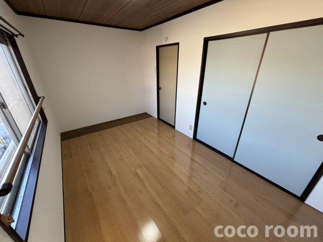 タウニィ多々良の洋室