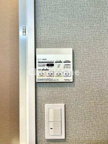 スターハイツ台東の内装|【浴室乾燥機】暖房・冷風・換気・乾燥が可能です。毎日を快適に過ごせるうれしい機能が揃っています。雨の日の洗濯物も安心です。