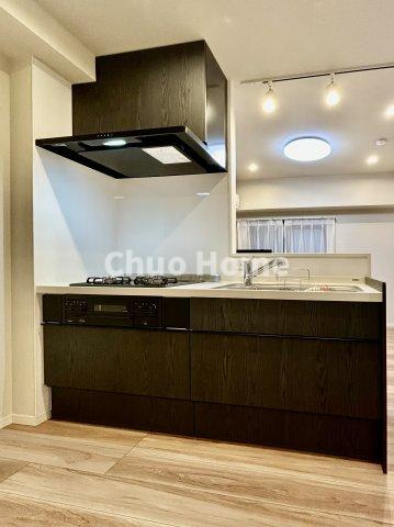 スターハイツ台東のキッチン|ワイドで収納豊富なシステムキッチン・