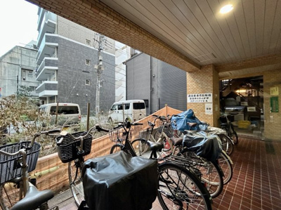 【駐輪場】 | スターハイツ台東 | 自転車置き場】最新の空き状況や費用などの詳細は担当スタッフまでお問い合わせください。