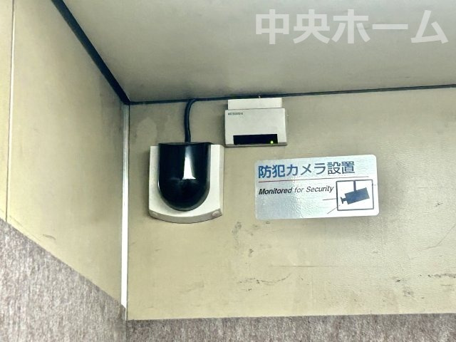 スターハイツ台東の防犯設備|【防犯カメラ】何かあった時の大事な証拠になることももちろんなりますが、防犯というくらいですので大事なのは防犯カメラがあることによって抑止力につながることですよね。