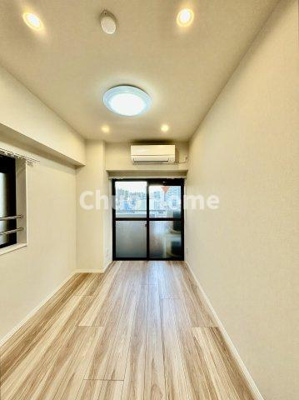 【寝室】 | スターハイツ台東 | 【寝室】心と体をゆったりと安らげる主寝室。寝室のゆとりが大きい分だけ、暮らしの安らぎは深まります。一日の疲れを癒すだけでなく、ご夫婦の親密な語らいを紡ぎ出します