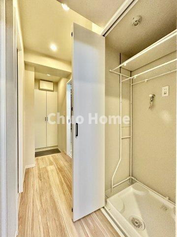 スターハイツ台東のランドリースペース|【ランドリースペース】担当者がスケールを持ち歩いておりますので、ご見学時には現在お使いの洗濯機などがきちんと収まるかなどもチェックして下さい。見学前に測っておくと非常に便利だと思います。