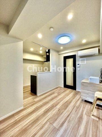 スターハイツ台東の居間・リビング|【居間・リビング】「ＬＤＫは家族団らんをデザイン」広いＬＤＫでは家族が集まり一緒の時間を過ごせる工夫がされております。何気ない一日の当たり前のひとコマがいつか一生の宝物になります