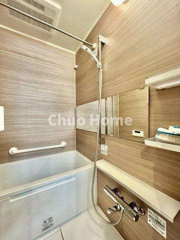 スターハイツ台東の浴室|【バスルーム】暖房換気乾燥機付きシステムバスルーム。暖房・冷風・換気・乾燥など、毎日を快適に過ごせるうれしい機能が揃っています。雨の日の洗濯物も安心です。