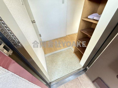 【玄関】 | メゾンアピア | 別部屋の写真になります。現況優先