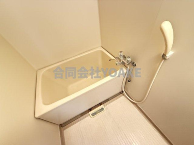 【浴室】 | メゾンアピア | 別部屋の写真になります。現況優先