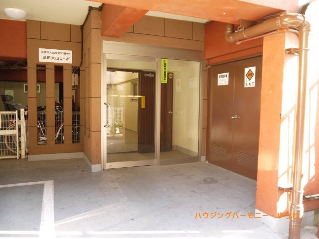 【エントランス】 | 三田大山コーポ | 清廉とされたエントランスになっています。