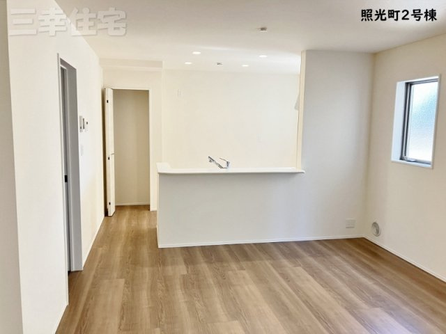 碧南市照光町のダイニング|キッチンに収納があるからとっても便利！