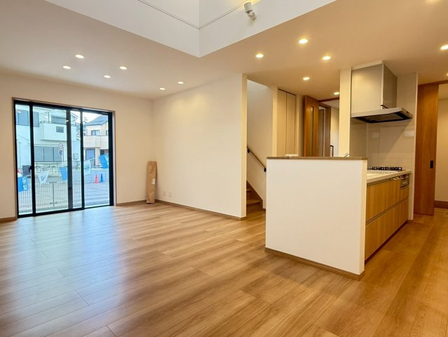 川越市大字寺尾　新築一戸建て　1号棟の居間・リビング|おしゃれなリビングです