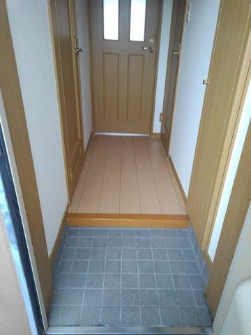 レルベ保田窪の玄関