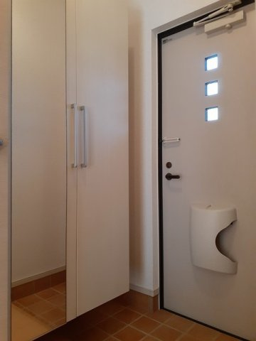 グランソレイユＢの玄関