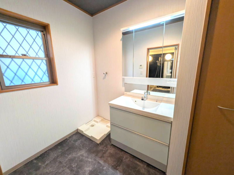 堺市東区北野田（駅より１５分）の独立洗面台|朝の支度にも助かる、独立の洗髪洗面化粧台