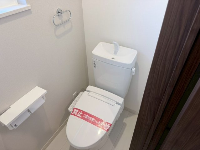 川越市氷川町　新築一戸建て　A号棟のトイレ|清潔感のあるトイレです