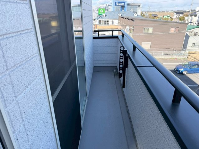 川越市氷川町　新築一戸建て　A号棟のバルコニー|バルコニー付きです