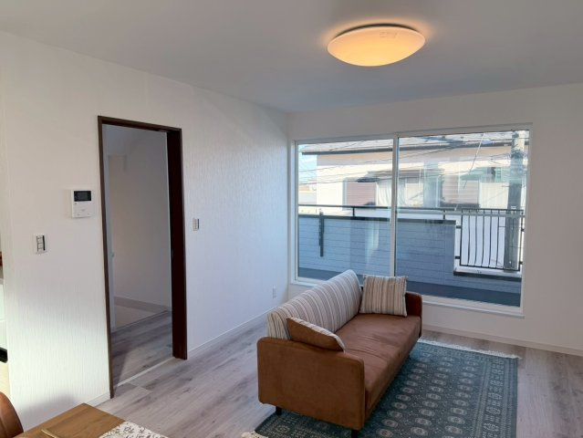 川越市氷川町　新築一戸建て　A号棟の居間・リビング|使いやすい居間です