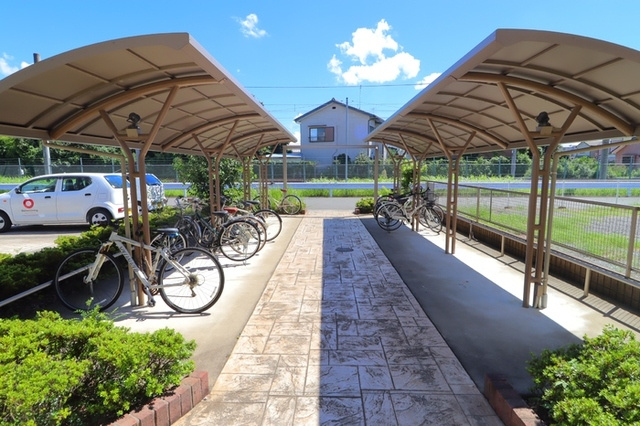 プルミエのその他共用部分|屋根付き駐輪場です。