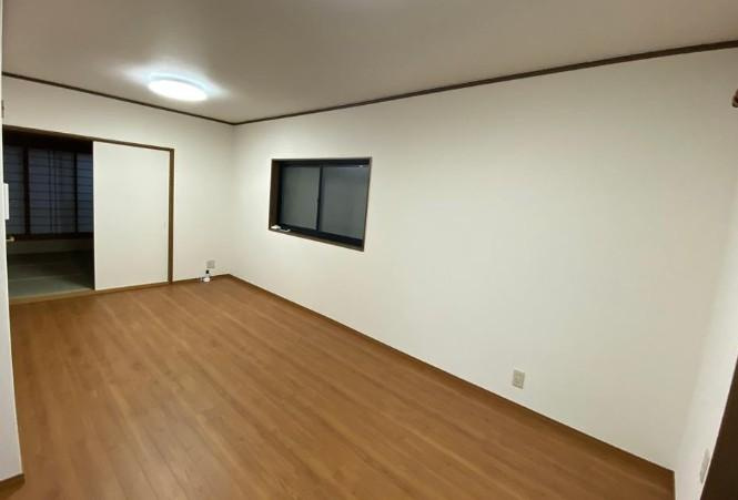 野村元町　中古一戸建ての居間・リビング|LDK12.0帖
■物件内覧・資金計画相談・住宅ローン相談、リフォーム相談、お問合せ受付中■
※当日・翌日のご内覧、ご相談はお電話でのお問合せがスムーズです！