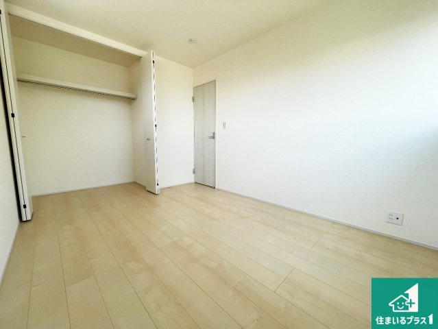 栗東市上鈎　第4期　新築一戸建ての洋室|シンプルな洋室は、自分好みのインテリアが楽しめます♪ご家族とインテリアや家具を選びに行くのは新築購入時の醍醐味の一つです。ぜひお楽しみください♪