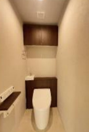 【トイレ】 | 所沢スカイライズタワー | 温水洗浄暖房便座・収納棚付き