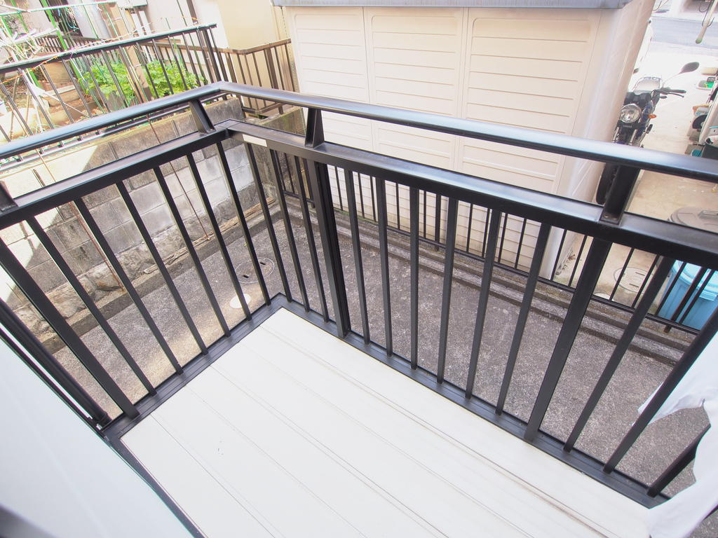 広島市安芸区矢野西４丁目のアパートのバルコニー