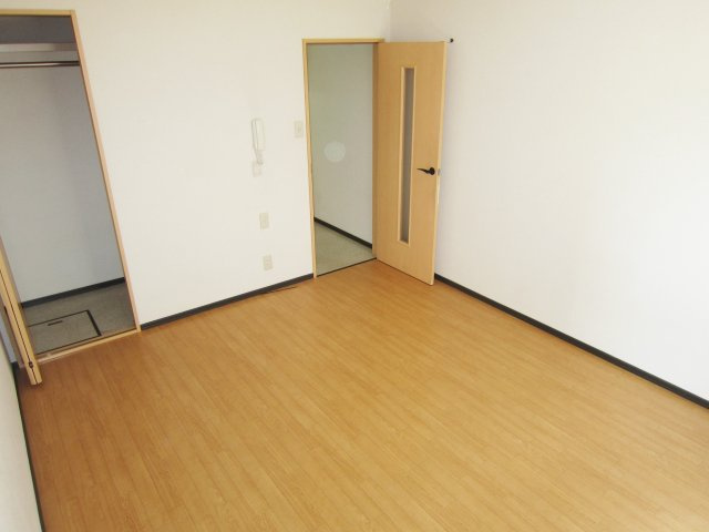 広島市安芸区矢野西４丁目のアパートの寝室