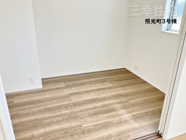 碧南市照光町の洋室|リビングと続き間になる洋室3.88帖。お子さんのおもちゃ置き場として、パパママの趣味のお部屋として、使い方が広がります