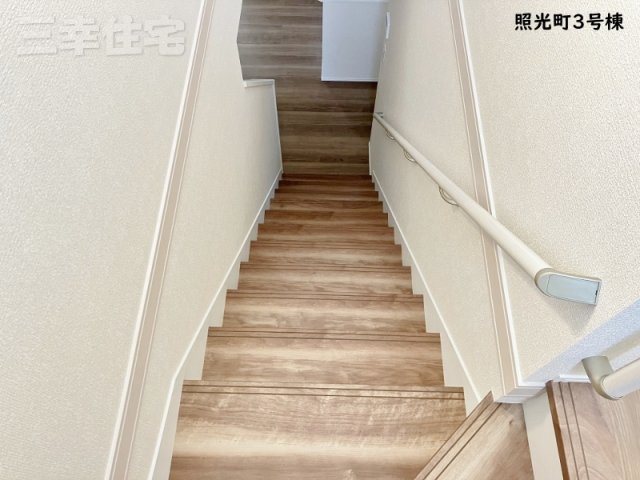 碧南市照光町の設備|階段やトイレには手すりがあります。転落の防止や体への負担を軽減します♪