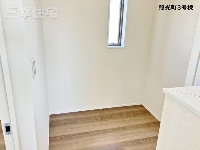 碧南市照光町の設備|浄水器を内蔵した蛇口はボタンひとつで原水と浄水の切り替えができます。シャワーと直流の切り替えもでき、ホースを伸ばせばシンクを隅々まで綺麗に洗い流せます。