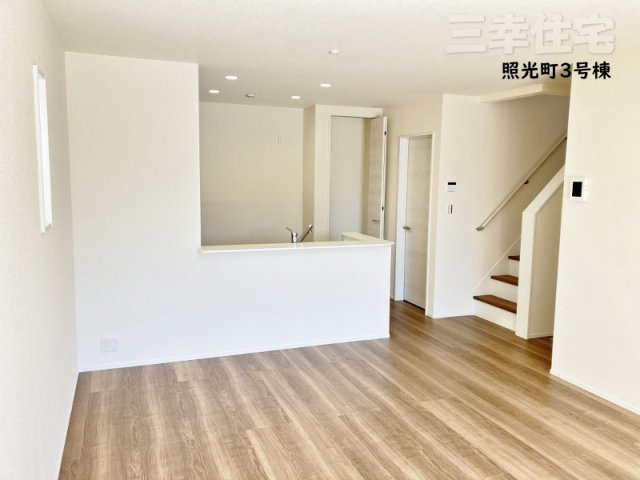碧南市照光町の居間・リビング|リビングダイニング16.75帖。南向きの明るい居室