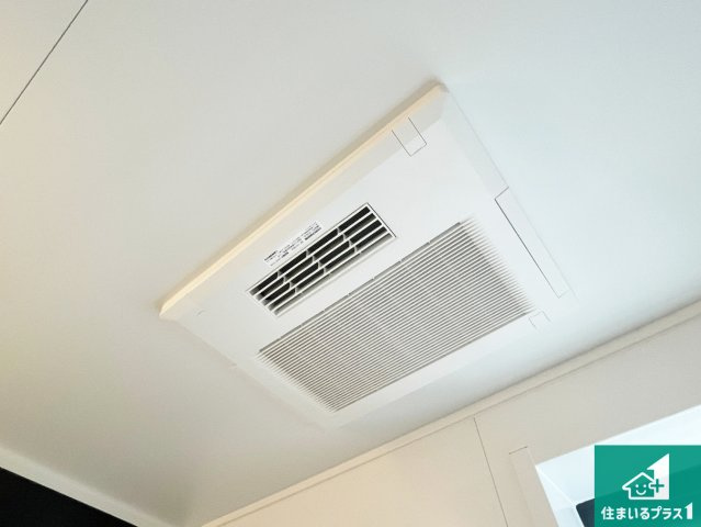栗東市上鈎　第4期　新築一戸建ての冷暖房・空調設備|四季を通して快適なバスライフをお手伝いする浴室暖房乾燥機！浴室の乾燥・暖房・涼風・換気はもちろん、２４時間換気にも対応！