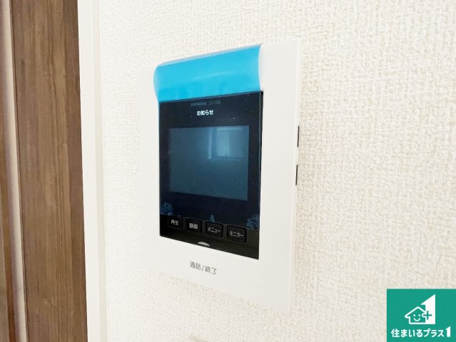 栗東市上鈎　第4期　新築一戸建ての防犯設備|カラーモニターインターホン！声だけでなく来訪者の姿や顔がモニターで確認できるので、小さなお子様がいらっしゃるご家庭でも安心できます！
