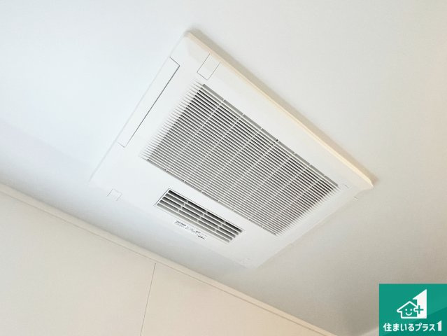 栗東市上鈎　第4期　新築一戸建ての冷暖房・空調設備|四季を通して快適なバスライフをお手伝いする浴室暖房乾燥機！浴室の乾燥・暖房・涼風・換気はもちろん、２４時間換気にも対応！