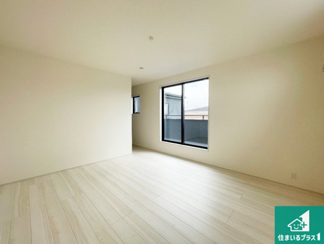 栗東市上鈎　第4期　新築一戸建ての洋室|シンプルな洋室は、自分好みのインテリアが楽しめます♪ご家族とインテリアや家具を選びに行くのは入居時の醍醐味の一つです。ぜひお楽しみください♪