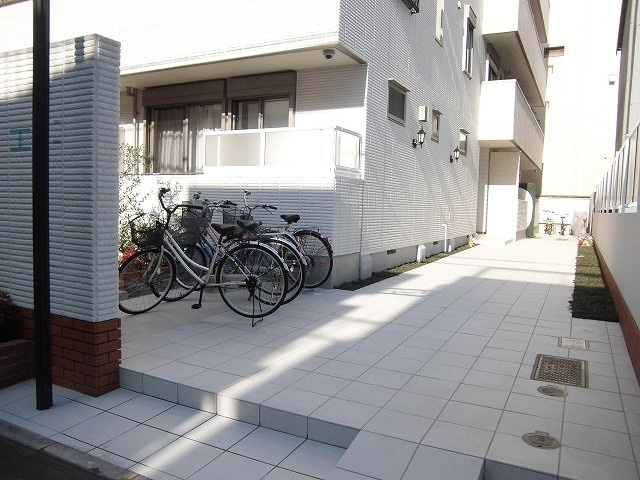 テラスオリーヴのエントランス|★アプローチ★