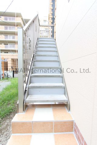 ユナイト岸谷ベネディットのエントランス