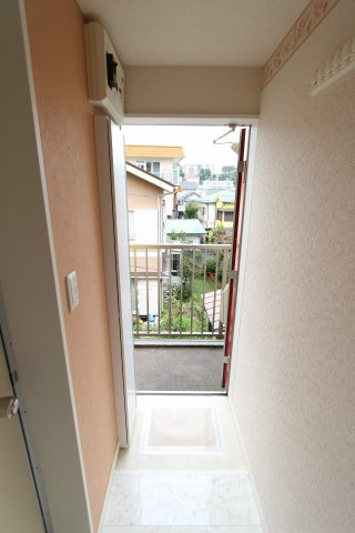 ユナイト 本牧ロジータの瞳の玄関