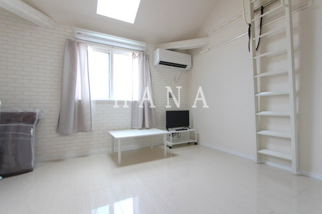 ユナイト横浜マクレドカナールの居間・リビング