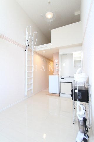 ユナイト黄金町アクトンストリートの居間・リビング