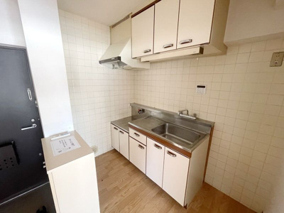 【キッチン】 | メゾンドマヤ | 使いやすいキッチンです（写真は別部屋のものです）