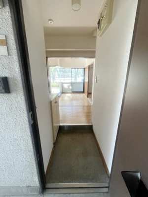 【玄関】 | メゾンドマヤ | シンプルで使いやすい玄関です（写真は別部屋のものです）